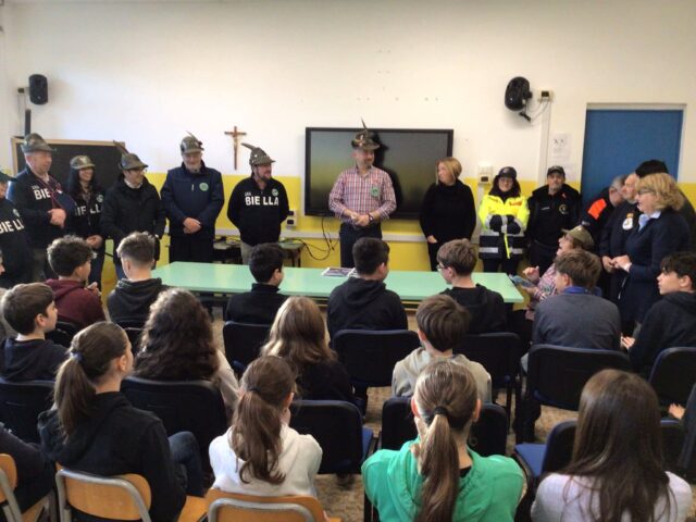 Alpini Protezione Civile e A.I.B alle scuole secondarie di primo grado di Pettinengo