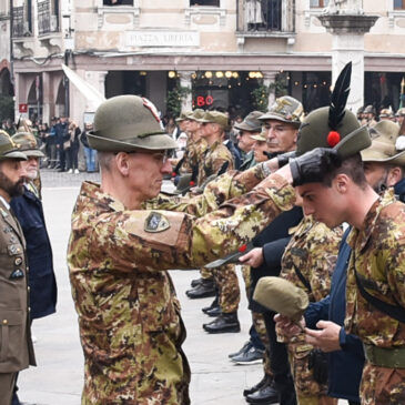A Bassano del Grappa la cerimonia della consegna del cappello Alpino